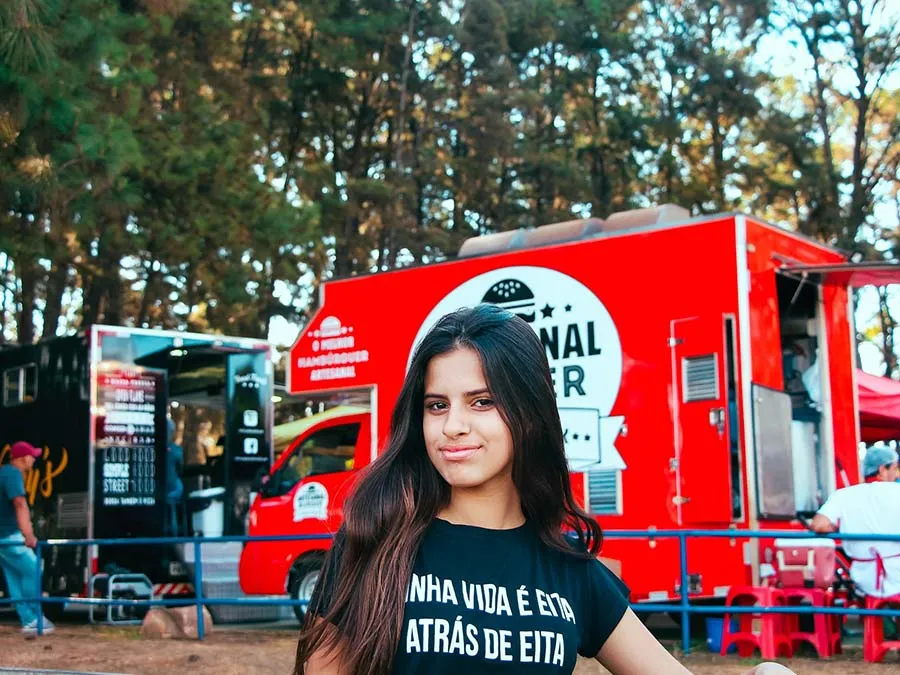 Los asadores de pollos se suman a la moda de los food trucks Los asadores de pollos se suman a la moda de los food trucks